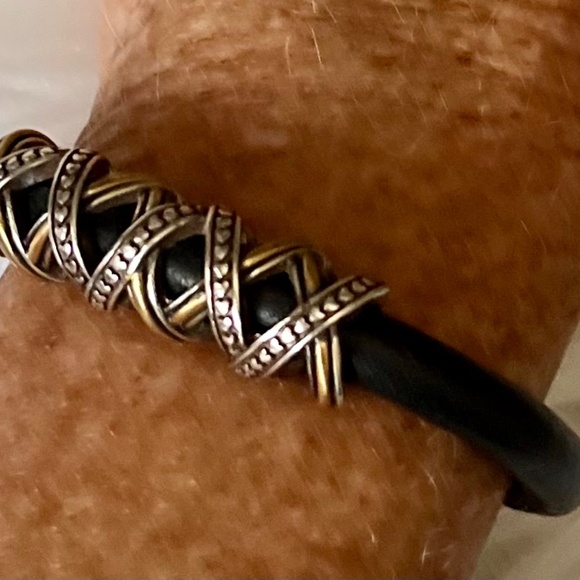 Brighton Bracelet Leather Two-tone w/magnetic clasp - Picture 3 of 4